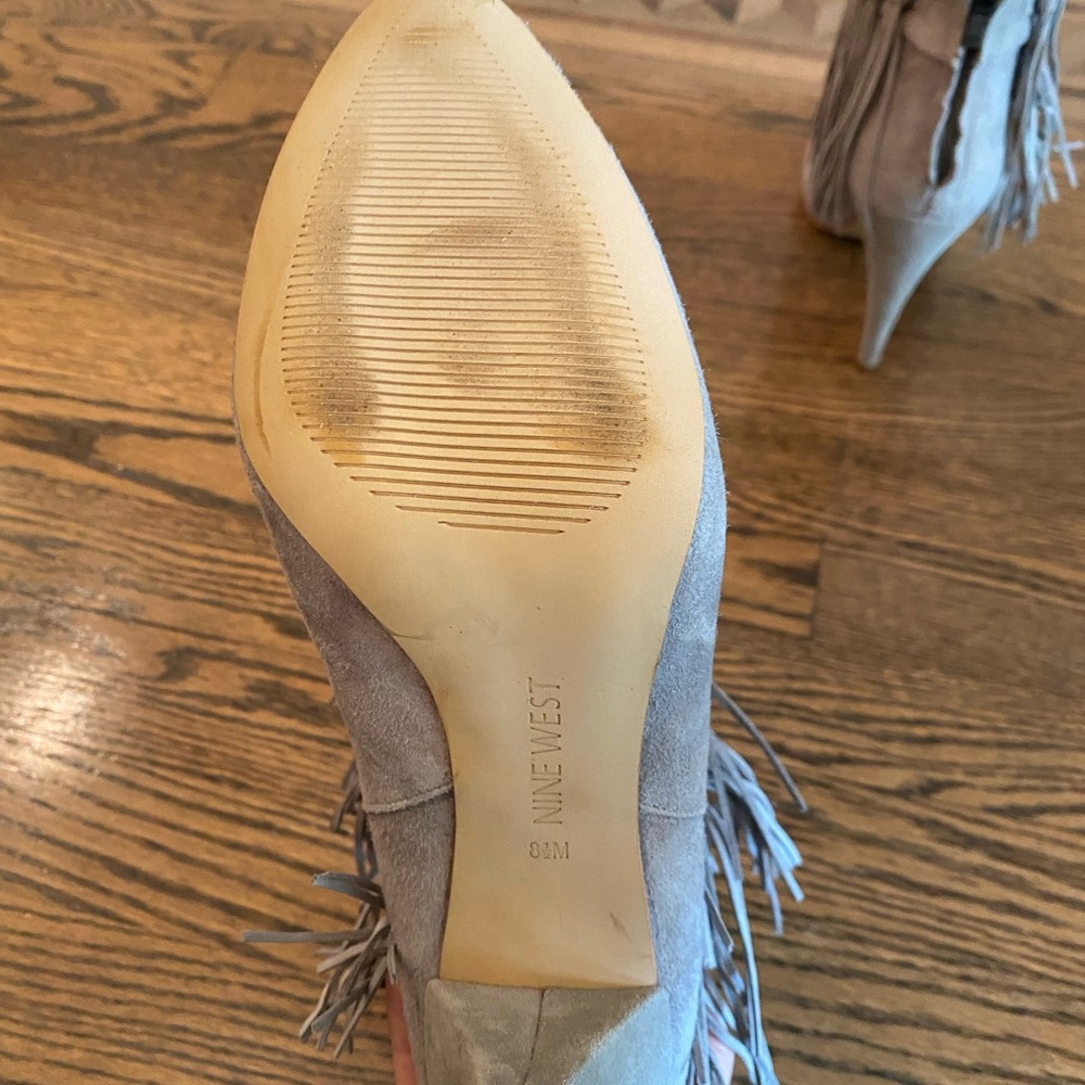 Nine West gray suede fringe booties, only worn once! Perfect condition! Size 8.5 - Picture 3 of 5